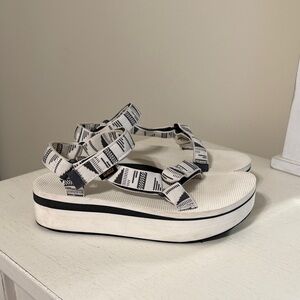 Teva Women's Flatform Universal Platform Sandals Chalk White and Gray / Size 10